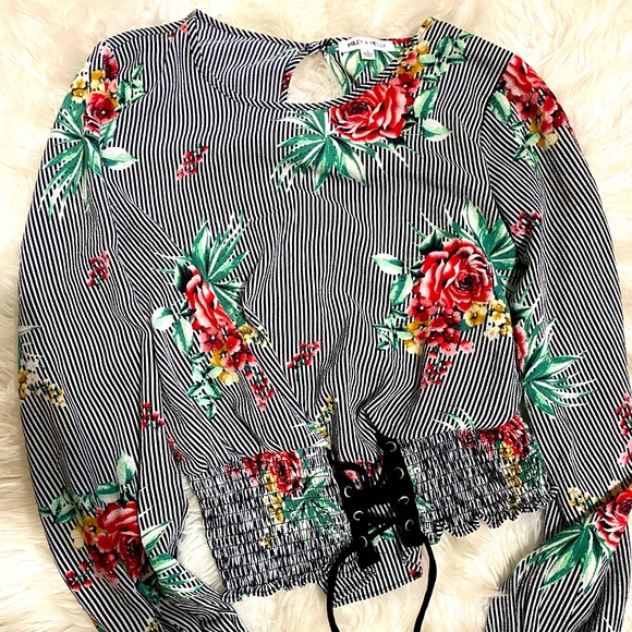 Cute Floral blouse - Picture 1 of 1